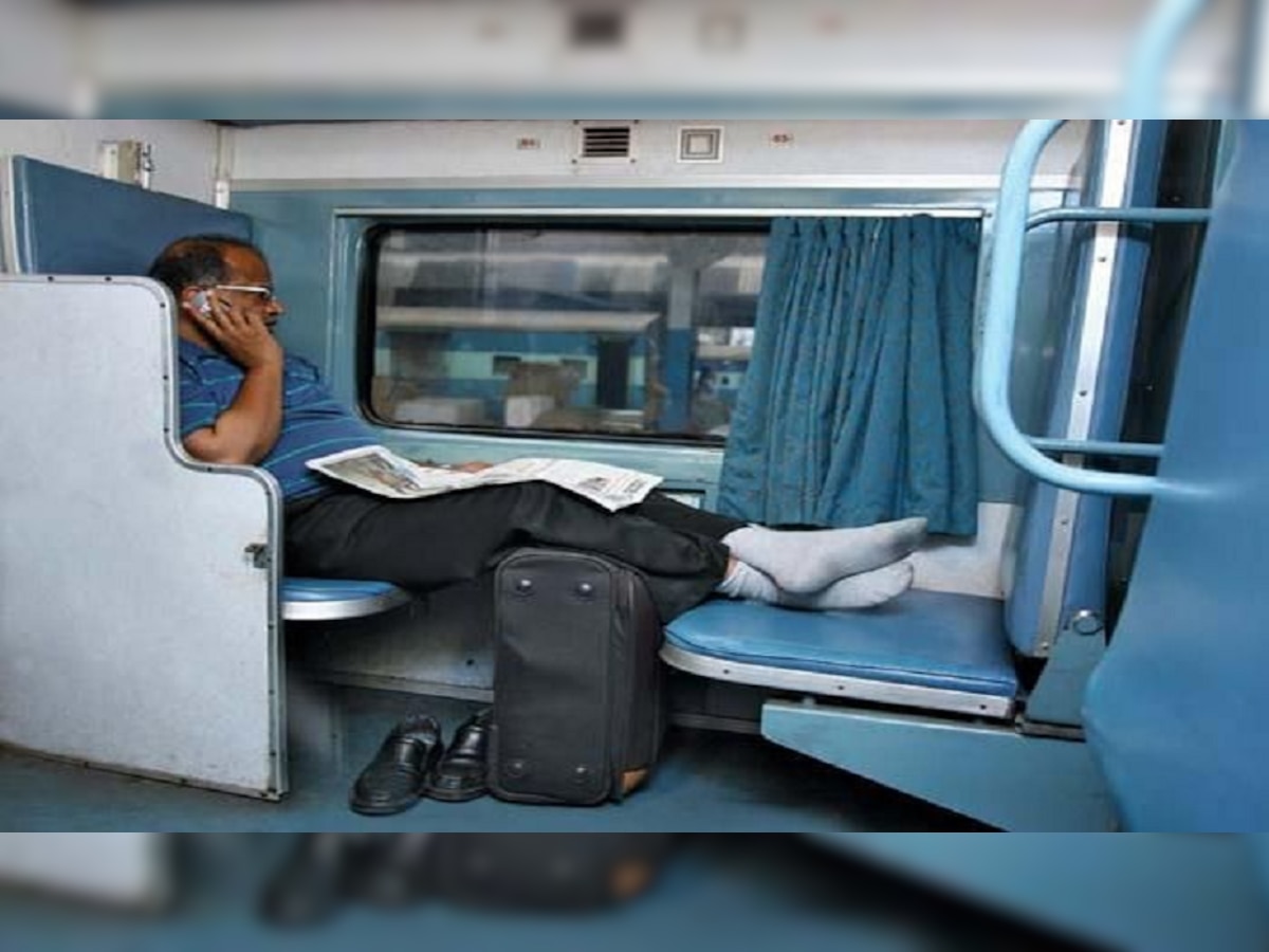 Indian Railways : रेल्वे बुकिंग करताना आता अशी मिळेल कन्फर्म लोअर बर्थ! IRCTC ने सांगितला मार्ग title=