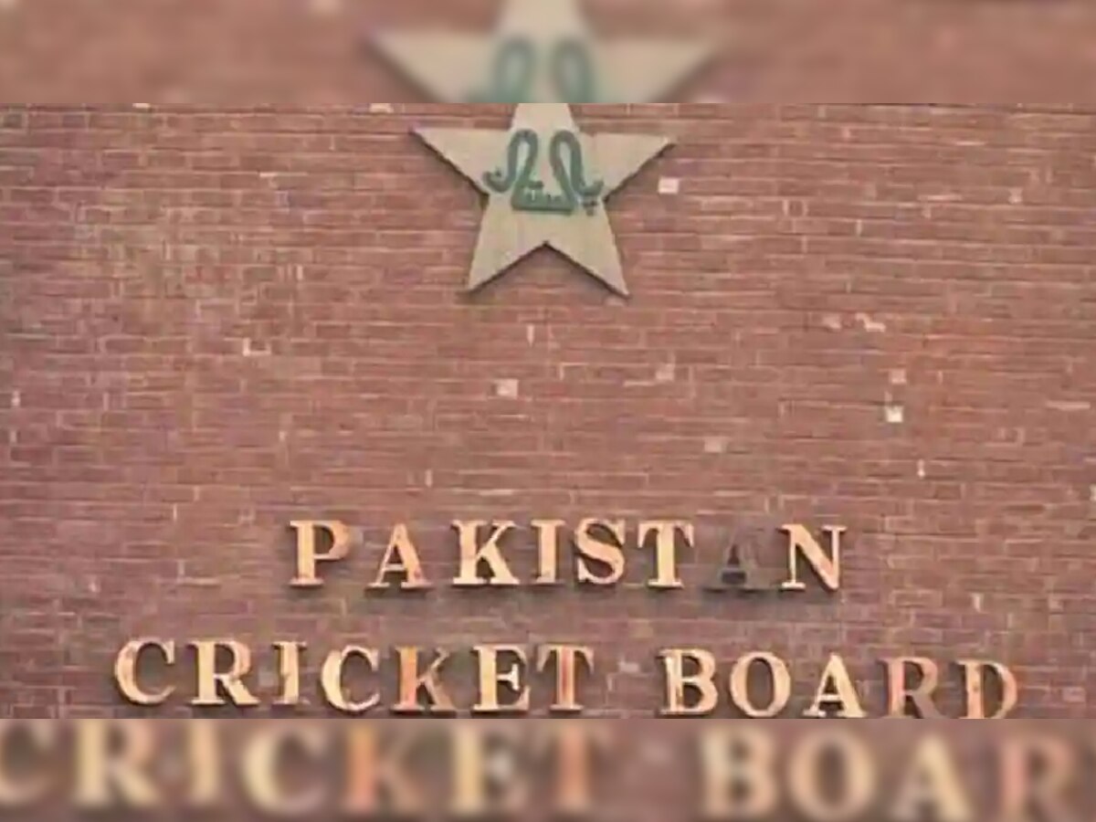 धक्कादायक! पाकिस्तानी क्रिकेट टीममध्ये कोरोनाचा शिरकाव title=