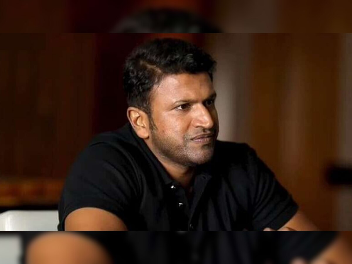  Puneeth Rajkumar च्या मृतदेहाला मुख्यमंत्र्यांनी जवळ घेतलं आणि... title=