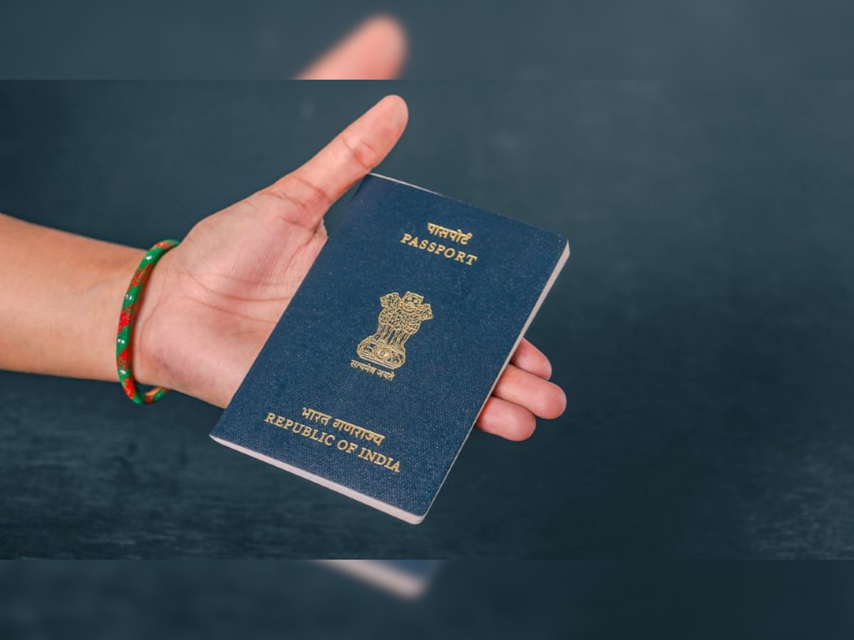 Passport Renew | पासपोर्ट नवीनीकरणाच्या नियमांमध्ये बदल; आता घरबसल्या ऑनलाईन होईल काम, या स्टेप्सला करा फॉलो title=