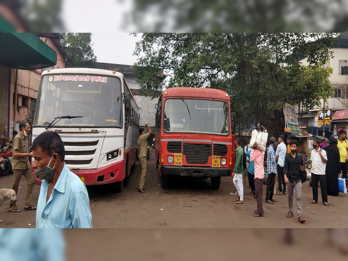 ST Bus Strike: एसटी कार्मचाऱ्यांच्या संपावर तोडगा निघणार! आज महत्त्वाची बैठक title=