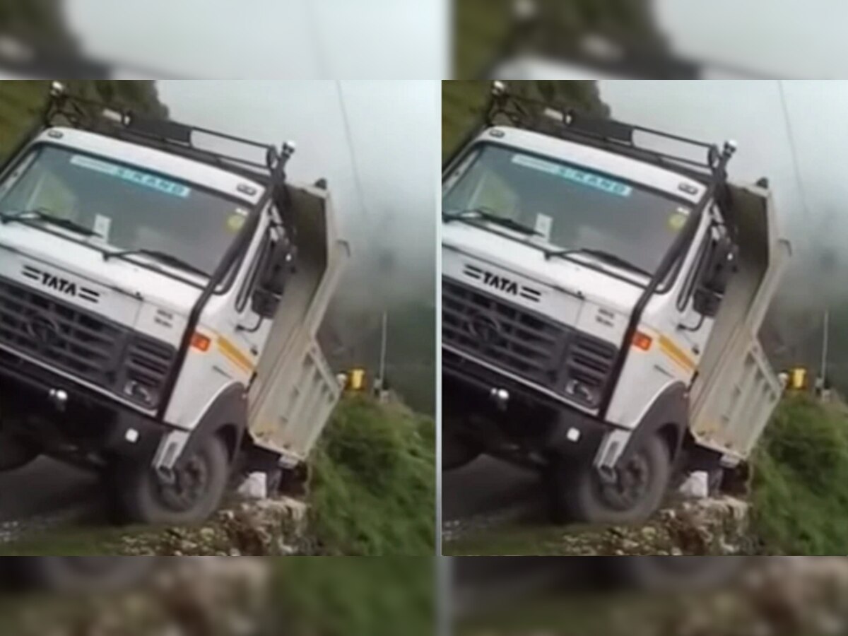 डोंगर कड्यावर मातीत रुतू लागला ट्रक, पुढे काय घडलं, पाहा थरारक व्हिडीओ title=