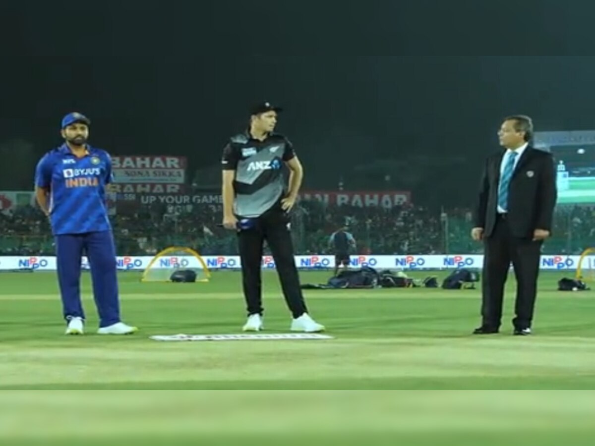 IND vs NZ: टीम इंडियाने टॉस जिंकून घेतला हा निर्णय, टीममधील बदल फायद्यात पडतील?  title=