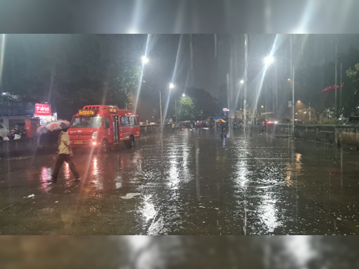Mumbai Rain Update | मुंबईसह उपनगरात मुसळधार पाऊस title=