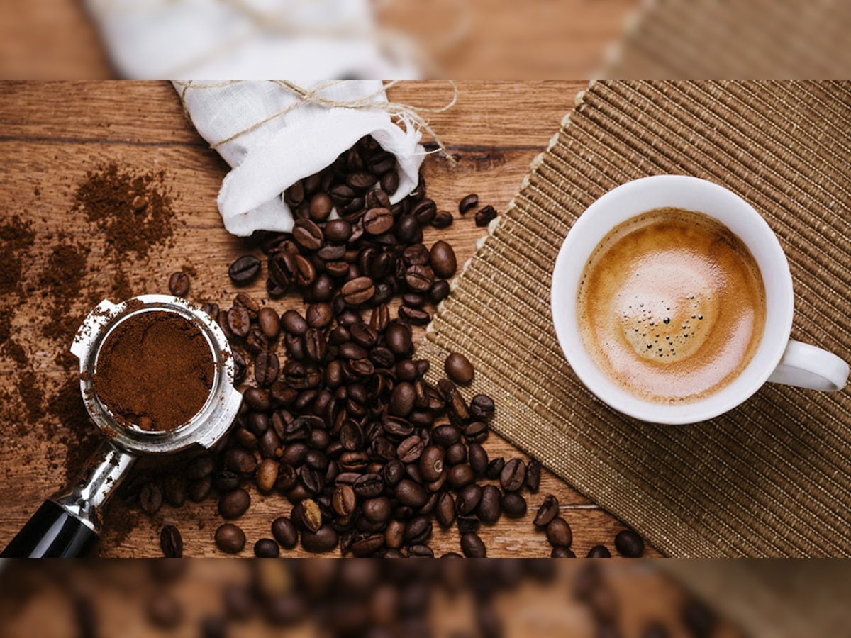 कॉफीचा तुमच्या आरोग्यावर कसा परिणाम होतो?  जाणून घ्या आयुर्वेद काय सांगतो title=