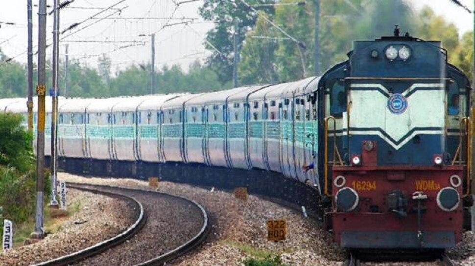 ट्रेनने प्रवास करण्याचा विचार करीत असाल तर थांबा; रेल्वेने रद्द केल्या या 117 ट्रेनची यादी पाहा