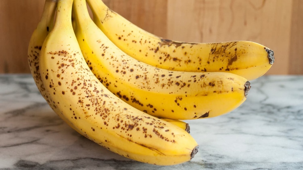 Benefits of eating banana: या वेळेत केळी खा आणि आजारांपासून लांब राहा