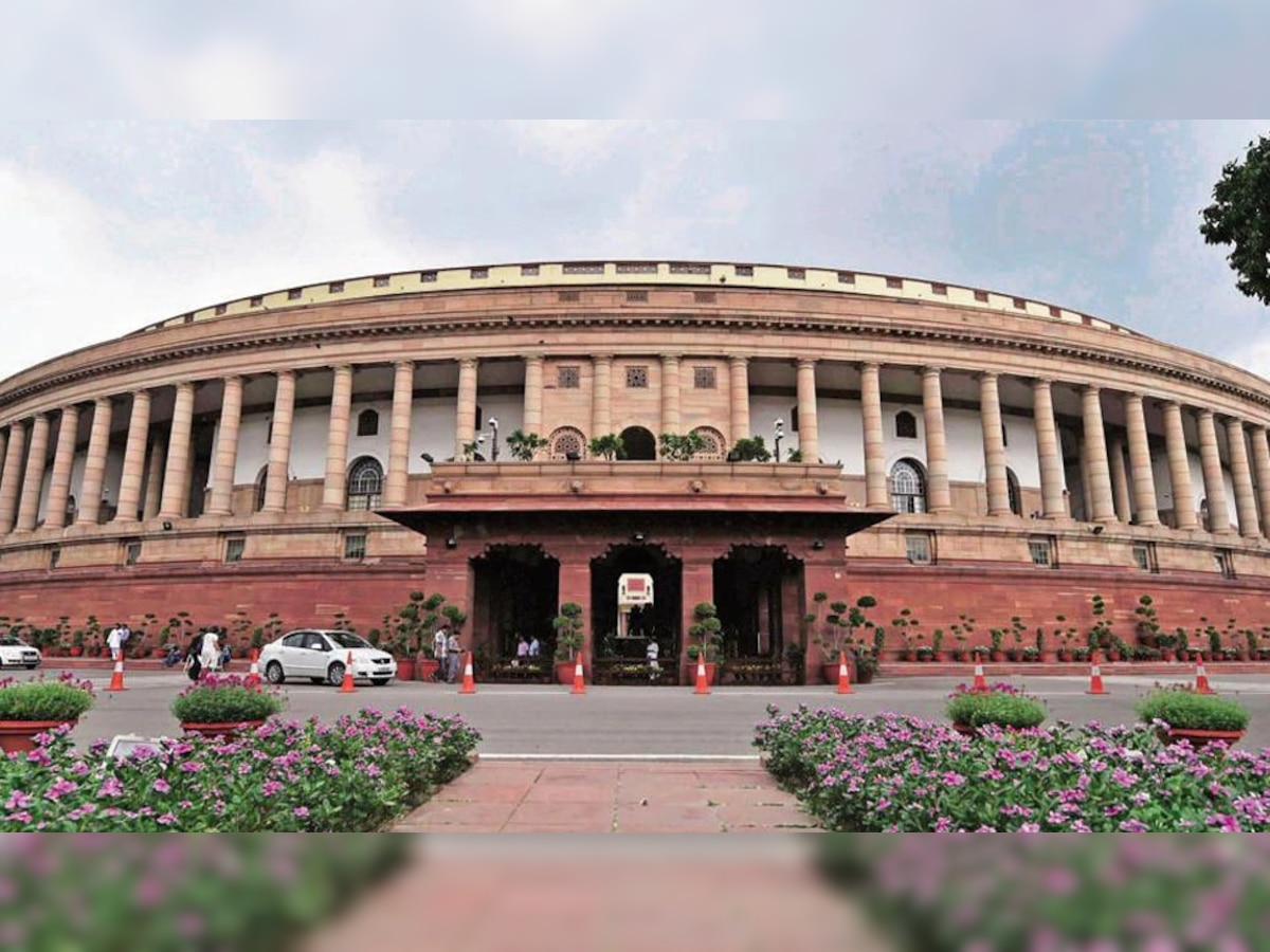 Parliament Live Update : कृषी कायदा मागे घेण्याचं विधेयक दोन्ही सभागृहात मंजूर, राहुल गांधींनी उपस्थित केले प्रश्न title=