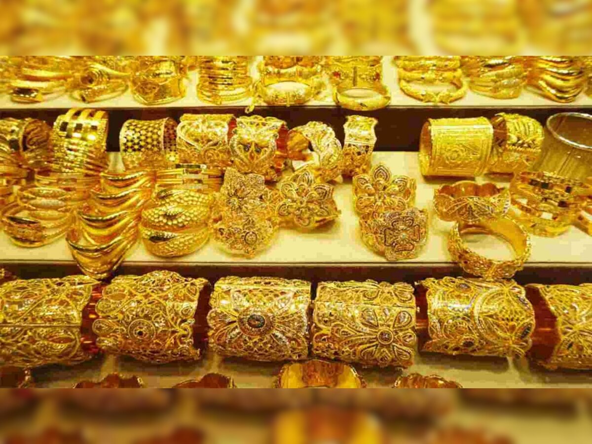 Gold Rate Today | ओमायक्रॉनच्या पार्श्वभूमीवर सोन्यात गुंतवणूक वाढली; जाणून घ्या आजचे दर title=