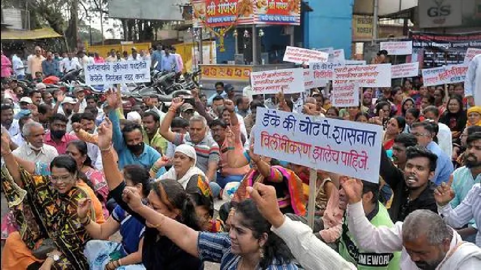 ST Bus Strike : आंदोलनाला बसलेल्या कर्मचाऱ्याला ह्रदयविकाराचा झटका 