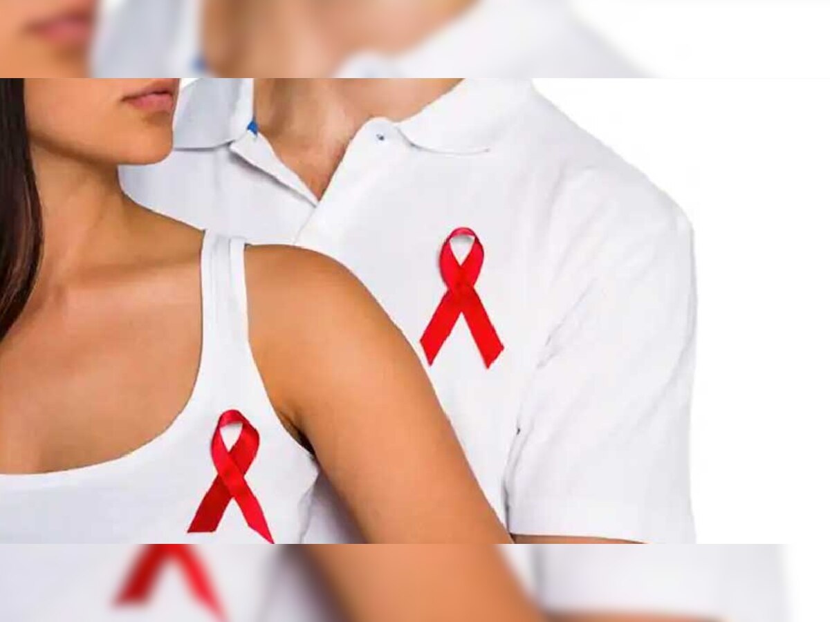 World AIDS Day: Kiss केल्याने पसरतो एड्स? जाणून घ्या याचं उत्तर! title=