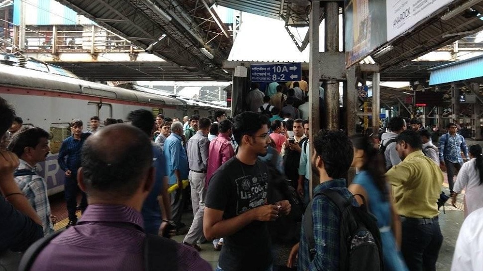 Mumbai Local : लोकल रेल्वेच्या प्रवाशांसाठी खूशखबर; आता थेट गोरेगाव ते पनवेल