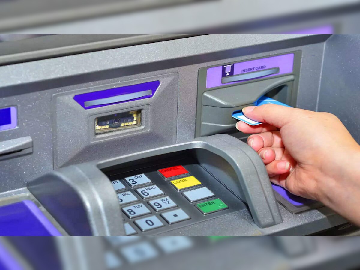 ATM ने पैसे काढणं नवीन वर्षात महागणार, जाणून घ्या संपूर्ण माहिती title=