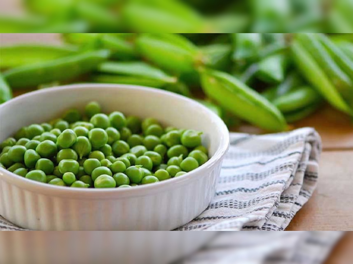 Green Peas Side Effects : भाजीमध्ये मटार वापरत असाल तर सावधान! याचे तोटे जाणून घ्या title=