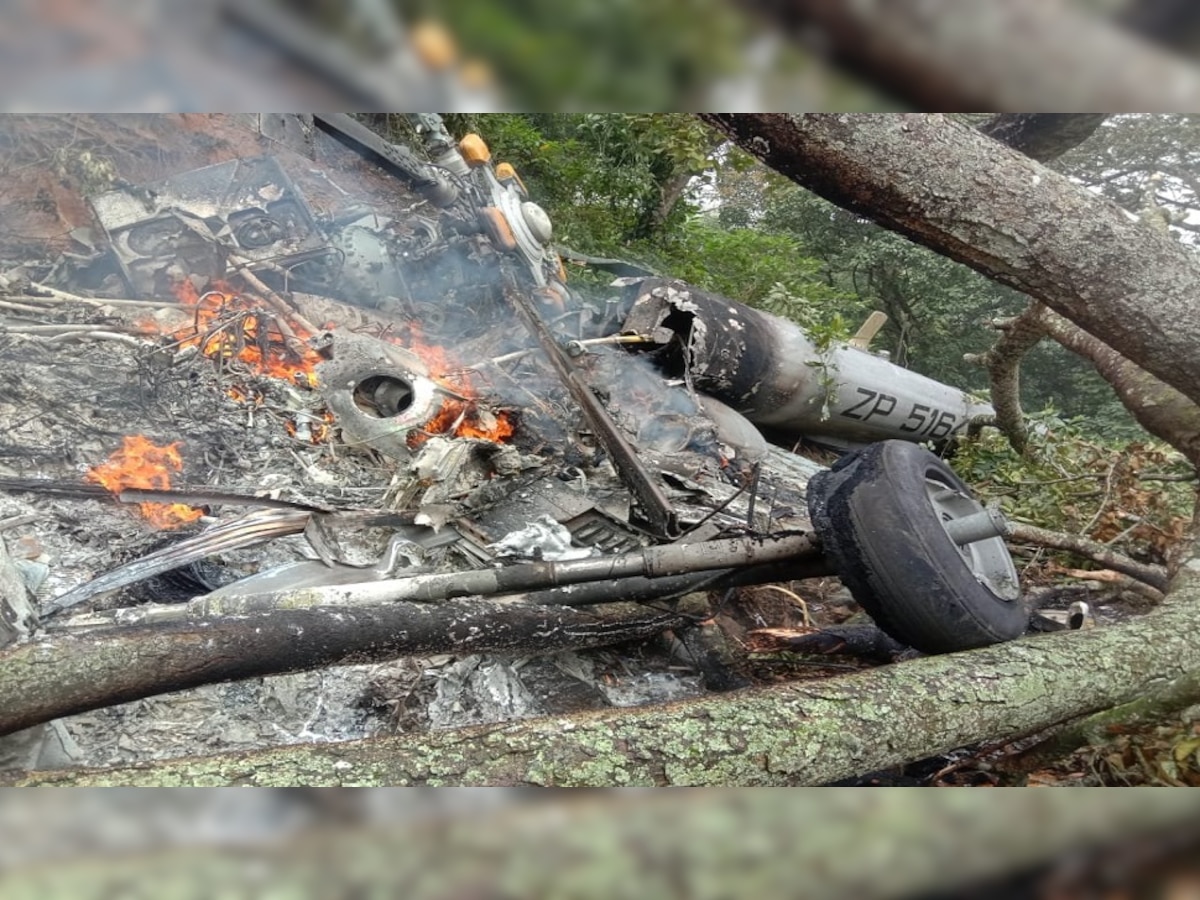 Coonoor Army Helicopter Crash : आताची सर्वात मोठी बातमी| दुर्घटनेत 13 जणांचा मृत्यू title=