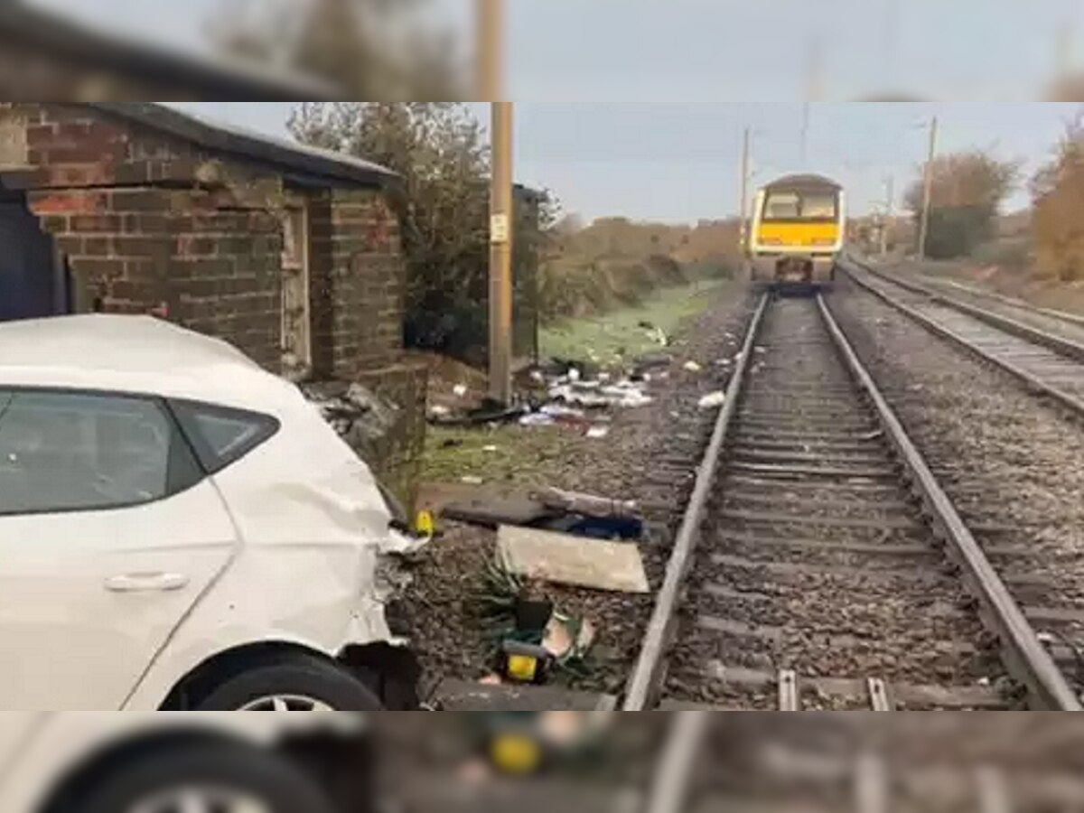 ट्रेन आणि कारचा भीषण अपघात... ड्रायव्हरसाठी ठरला चमत्कार, पाहा फोटो title=