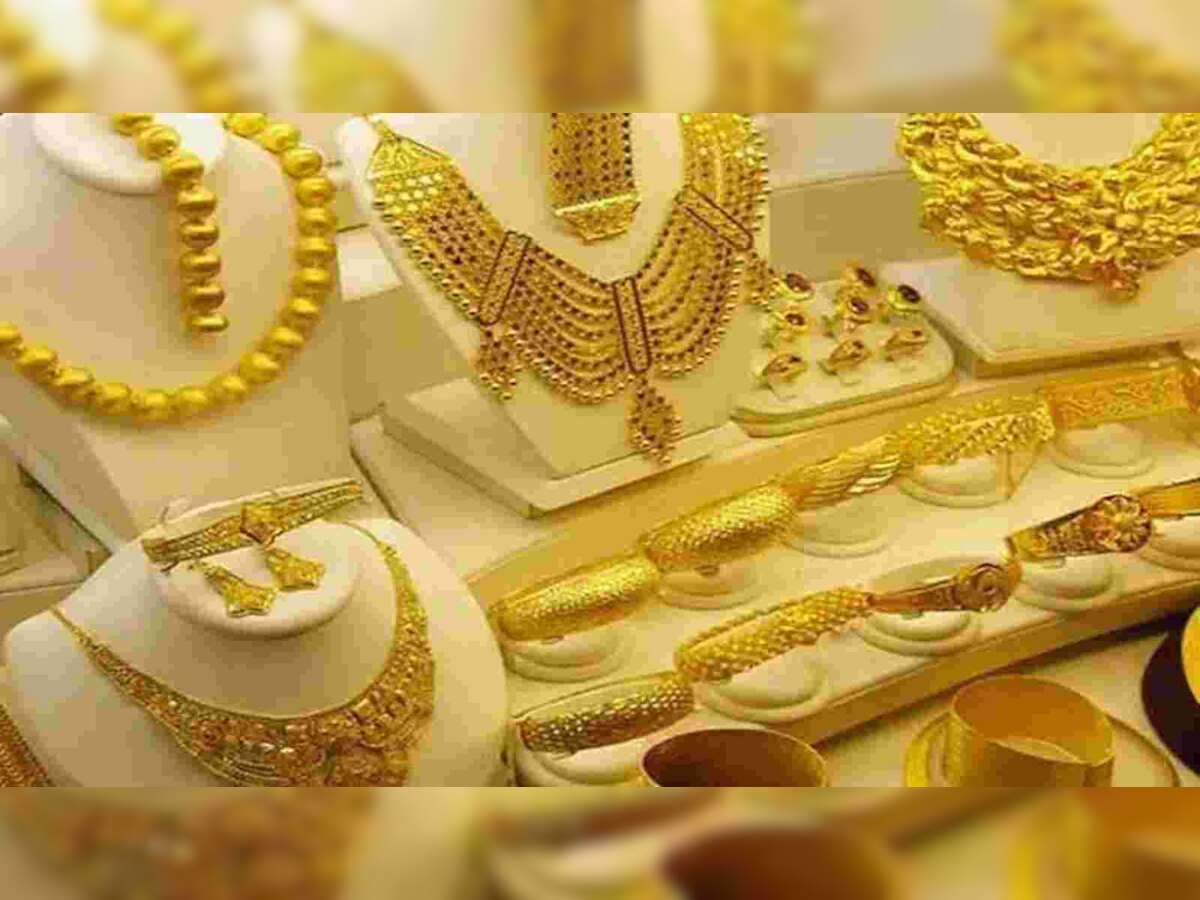 Gold Rate Today | सोन्याच्या दरात मोठी घसरण, सोने 8000 रुपयांनी झालं स्वस्त  title=