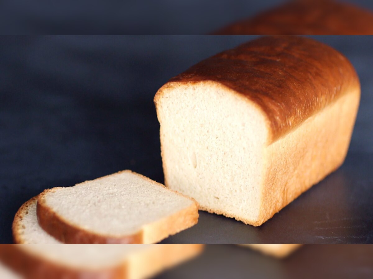 व्हाईट ब्रेड खात असाल तर सावधान! तुम्ही या गंभीर आजारांना निमंत्रण देताय title=