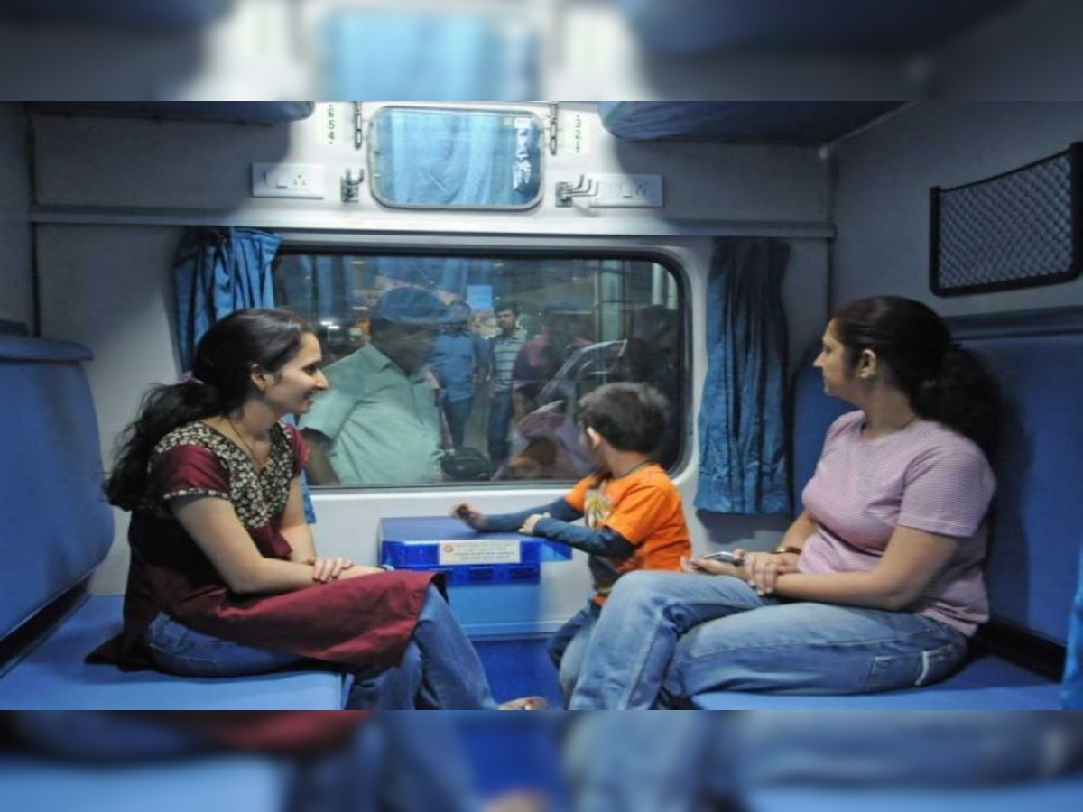 Indian Railways: रेल्वेचा मोठा निर्णय! आता ट्रेनमध्ये महिलांना मिळणार कन्फर्म तिकिट; जाणून घ्या सोपी पद्धत title=