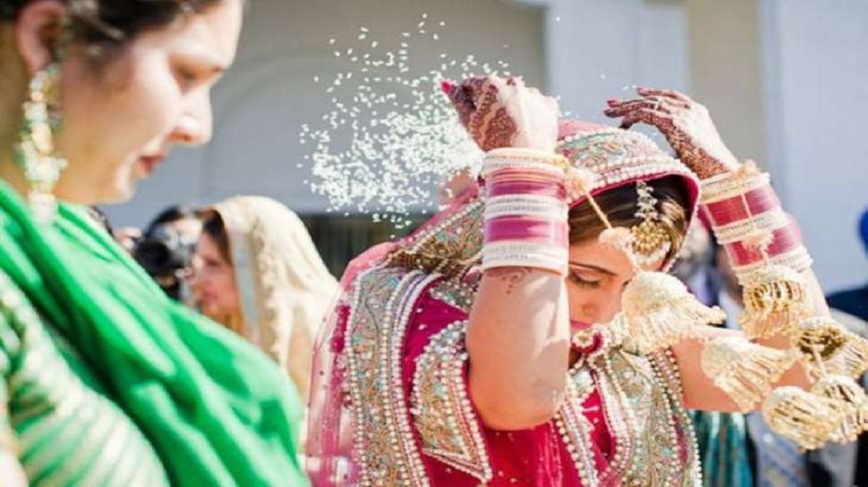 do you know why Indian bride throw rice at Vidai know marriage rituals