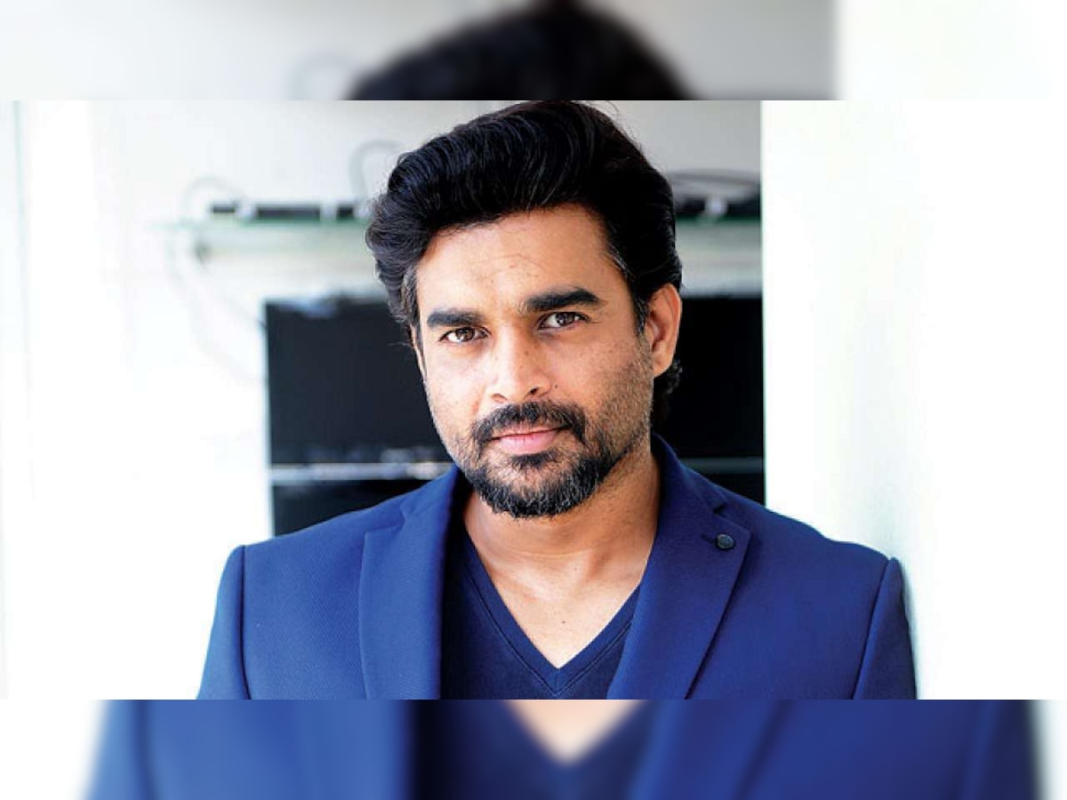 R Madhavan ला अनोळखा व्यक्ती का म्हणतेय 'डॅडी'? नक्की काय आहे कनेक्शन? title=