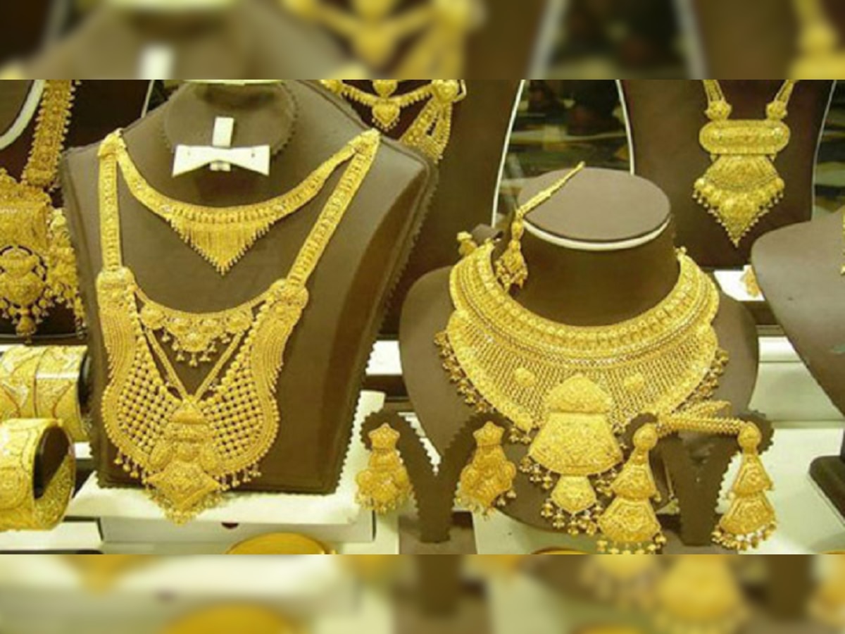 Gold Rate Today | कोरोनाच्या वाढत्या संसर्गामुळे सोन्याच्या दर घसरले; चांदीचीही चमक उतरली title=