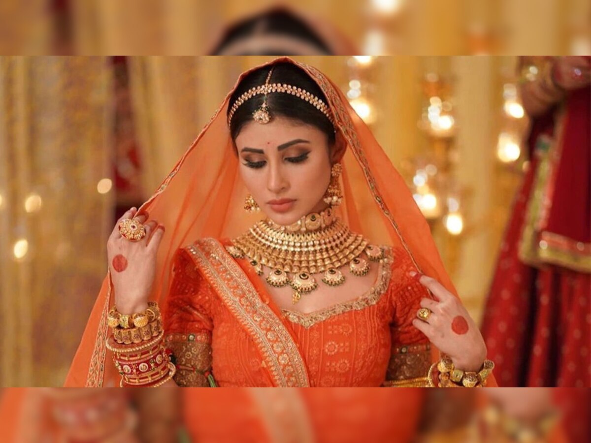 Mouni Roy 'या' दिवशी अडकणार लग्नबंधनात, बॉयफ्रेंडसोबत Destination Wedding  title=