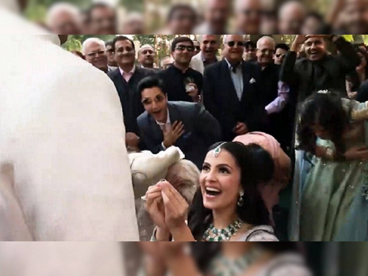 Viral Video : लग्नाच्या दिवशी होणाऱ्या पत्नीकडून पतीसाठी खास भेट, पाहून तोसुद्धा झाला भावूक  title=