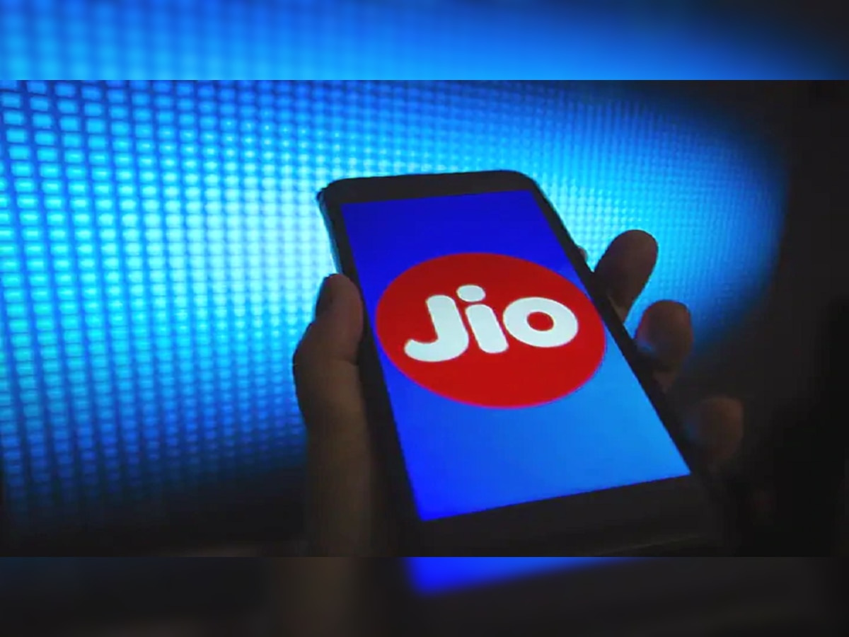 10 रुपये कमी किंमतीतील Jio चा हा Recharge देतोय, बंपर डेटा आणि कॉलिंग; जाणून घ्या title=