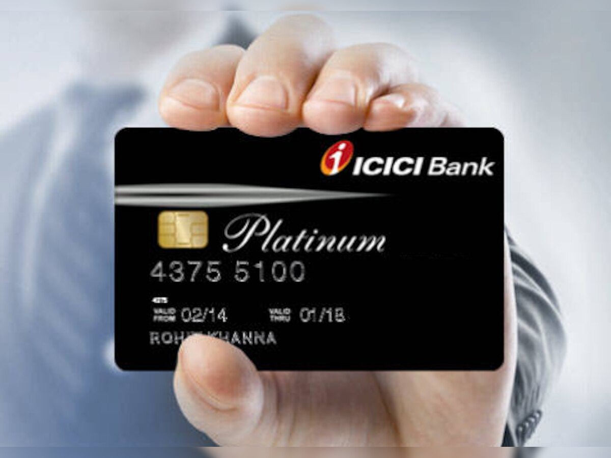 ICICI बँकेच्या क्रेडिट कार्ड वापरकर्त्यांना झटका! आधीपेक्षा जास्त द्यावे लागणार 'हे' शुल्क title=