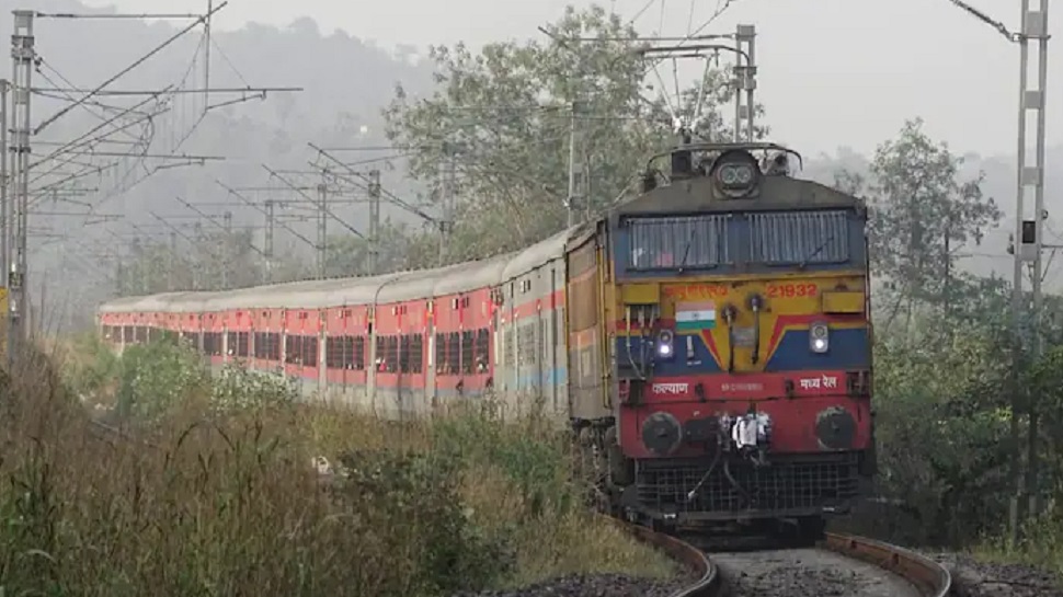 Diva Roha Passenger Diva - Ratnagiri Passenger train is first time run on electric engine ...