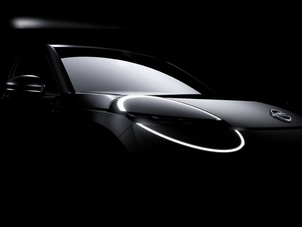 Nissan लॉन्च करत आहे छोटी स्वस्त मस्त इलेक्ट्रिक कार,  Micraची आठवण करुन देईल टीझर title=