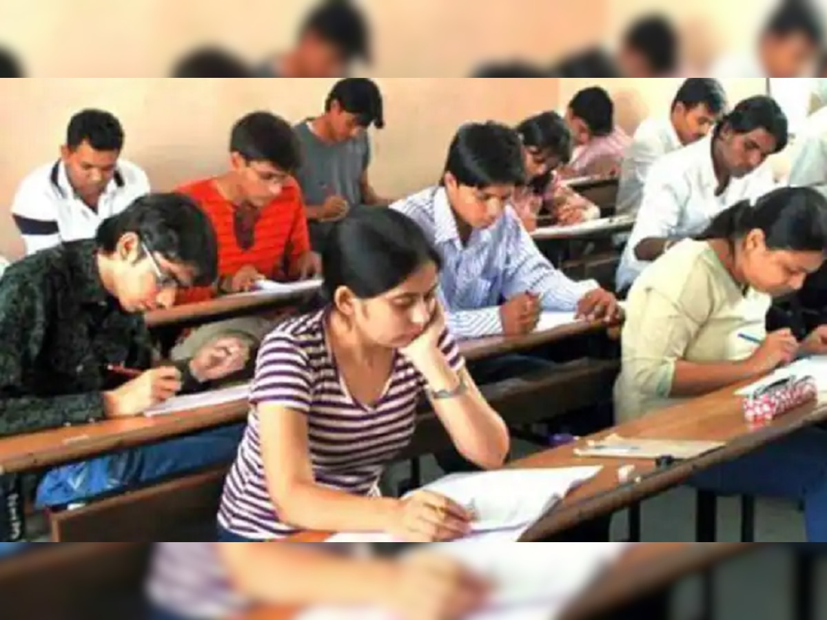 Maharashtra Board Exam 2022 | ठरलं | दहावी-बारावीच्या परीक्षा अशा होणार title=