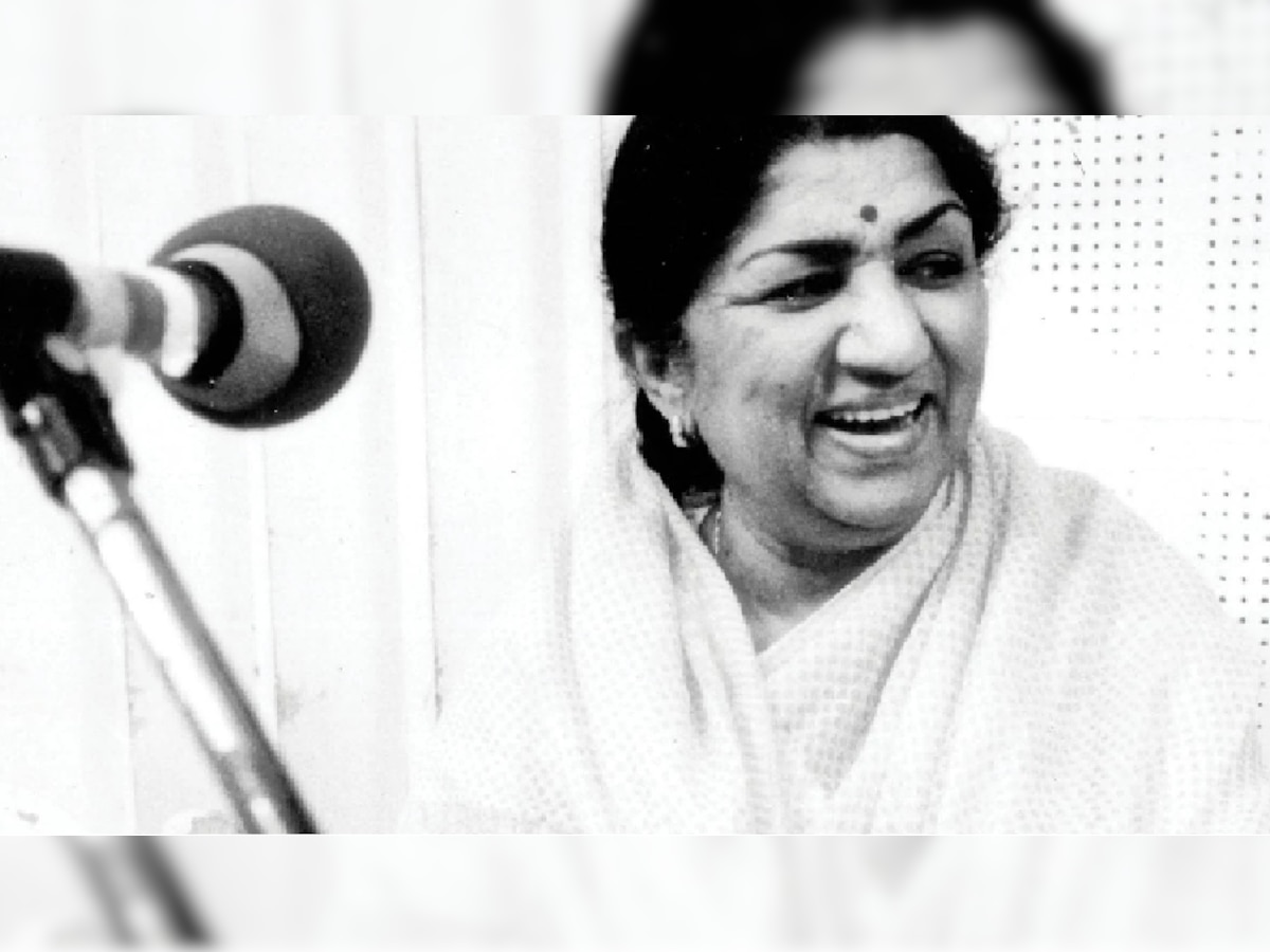 Best Of Lata Mangeshkar : तुमच्या प्ले-लिस्टचा भाग असलीच पाहिजेत अशी लतादीदींची 10 सुपरहिट गाणी title=