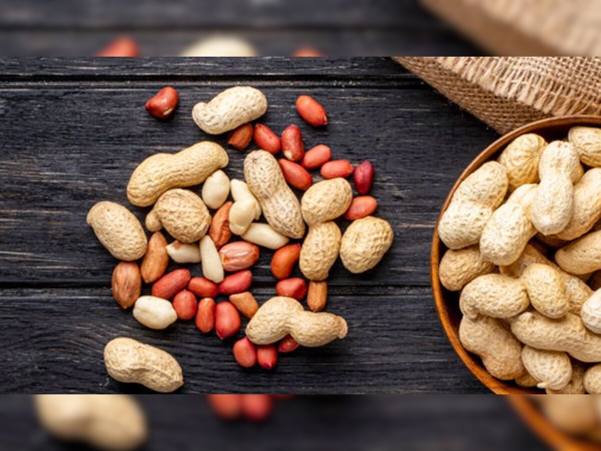 Side effects of peanuts: शेंगदाणे तुमचे आरोग्य खराब करू शकतात, हे सत्य तुम्हाला आश्चर्यचकीत करेल title=