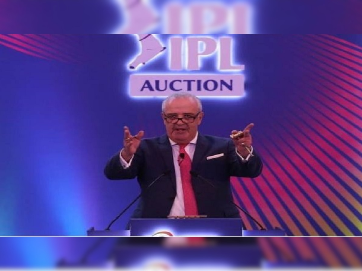  IPL Mega Auction 2022 | ऑक्शनर Hugh Edmeades यांना भोवळ,  लिलाव थांबवला title=