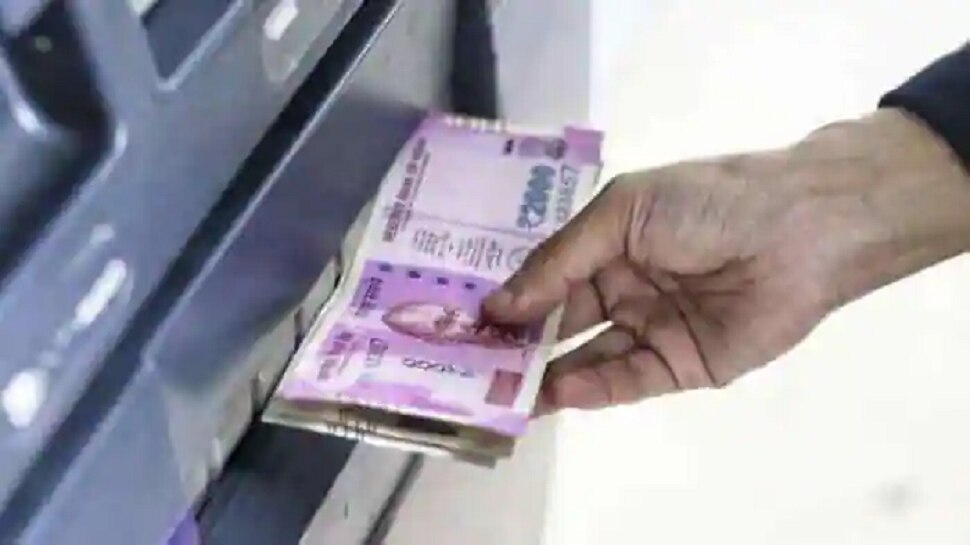before remove or withdrawal money from ATM be aware of fake currency