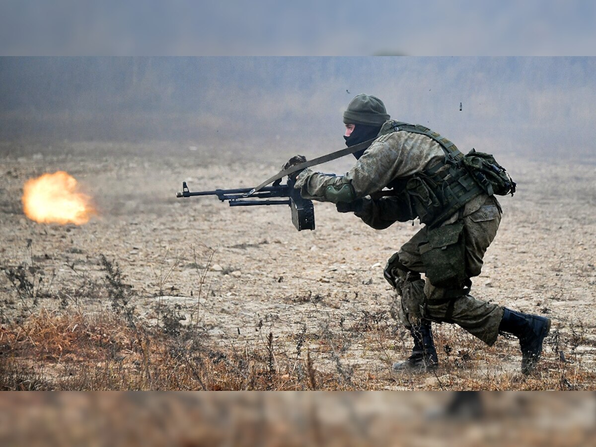 कमी सैन्य असतानाही युक्रेन रशियाला झुकवेल का? दोन्ही देशांच्या सैन्याची ताकद जाणून घ्या title=