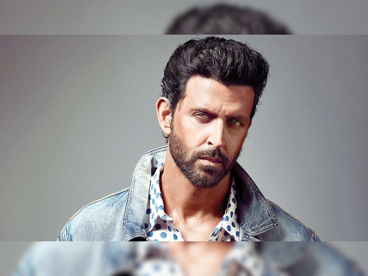 Hrithik Roshan ने पहिल्यांदा शेअर केला गर्लफ्रेंडचा 'तो' फोटो title=