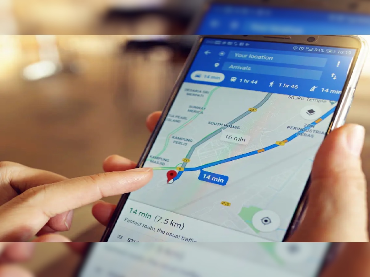 Google Maps तुम्हाला अपघात आणि चलान कापण्यापासून वाचवणार, कसं ते जाणून घ्या title=