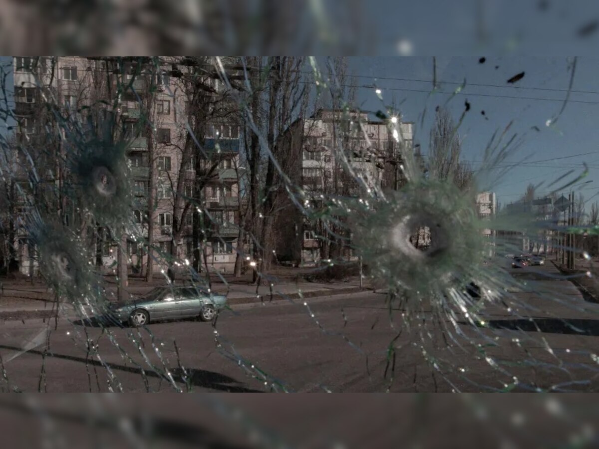 रशियाच्या हल्ल्यात भारतीय विद्यार्थ्याचा मृत्यू, खारकिव्ह सिटी कौन्सिलवर मोठा हल्ला title=