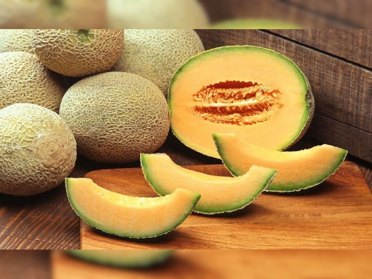 Muskmelon Benefits : उन्हाळ्यात करा खरबुजचे सेवन, या लोकांसाठी फायदेशीर title=