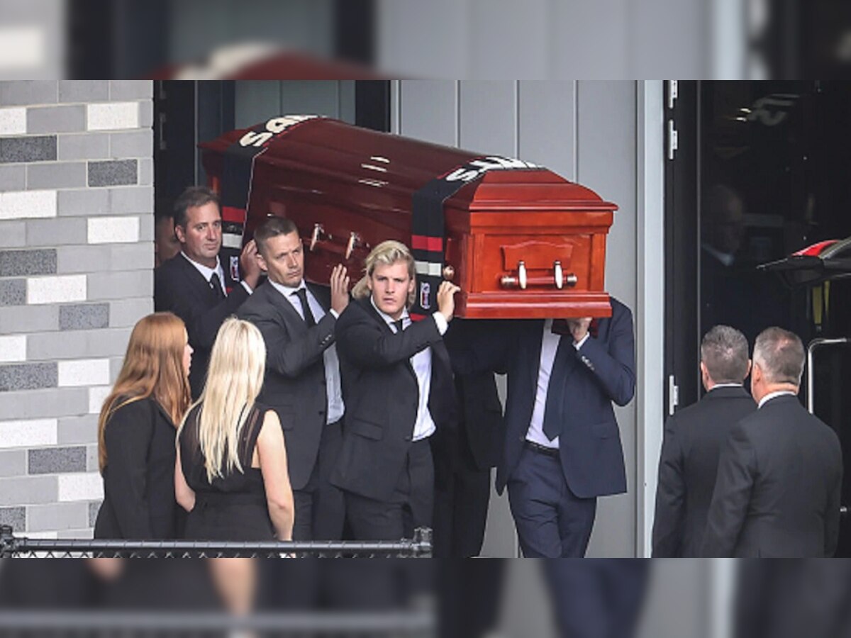 Shane Warne Funeral: ग्लेन मॅकग्रा रडला, वॉर्नला शेवटचा निरोप, फोटो पाहा title=