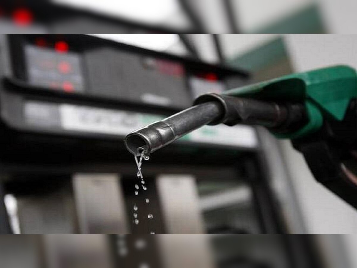Diesel petrol prices hike | अखेर पेट्रोल - डिझेलचेही दर वाढलेच; महागाईने गोर-गरीब हैराण title=