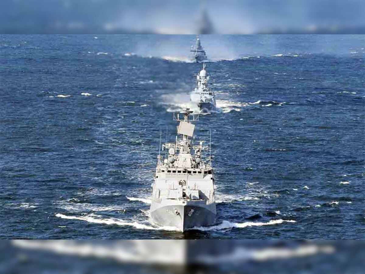 Russia-Ukraine War: महायुद्धाची भीती, रशियाला घेरण्यासाठी NATO चे 8 युद्धनौका तैनात title=