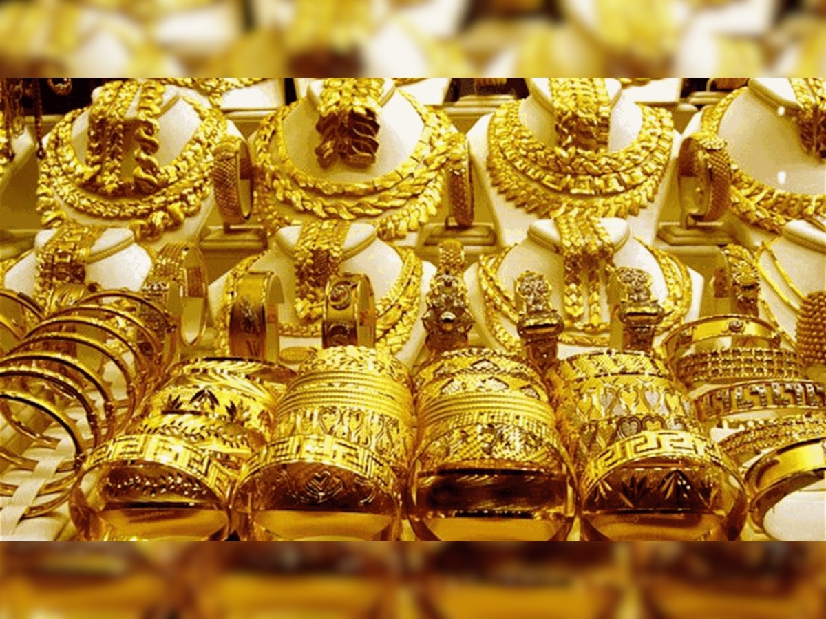 Gold Price Today |  सोन्याच्या दरात मोठी घसरण! सोने 4,087 रुपयांनी स्वस्त, चांदीही घसरली title=