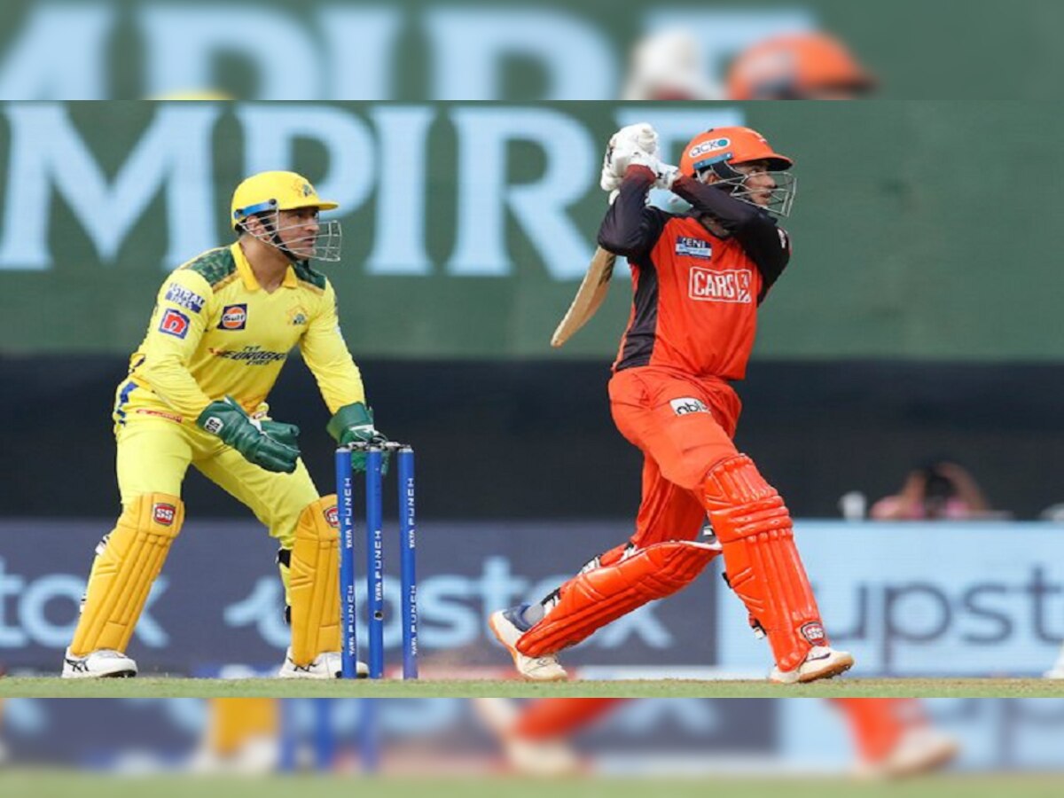 IPL 2022, RCB vs MI | अभिषेक शर्माची शानदार खेळी, हैदराबादचा चेन्नईवर 8 विकेट्सने दणदणीत विजय title=