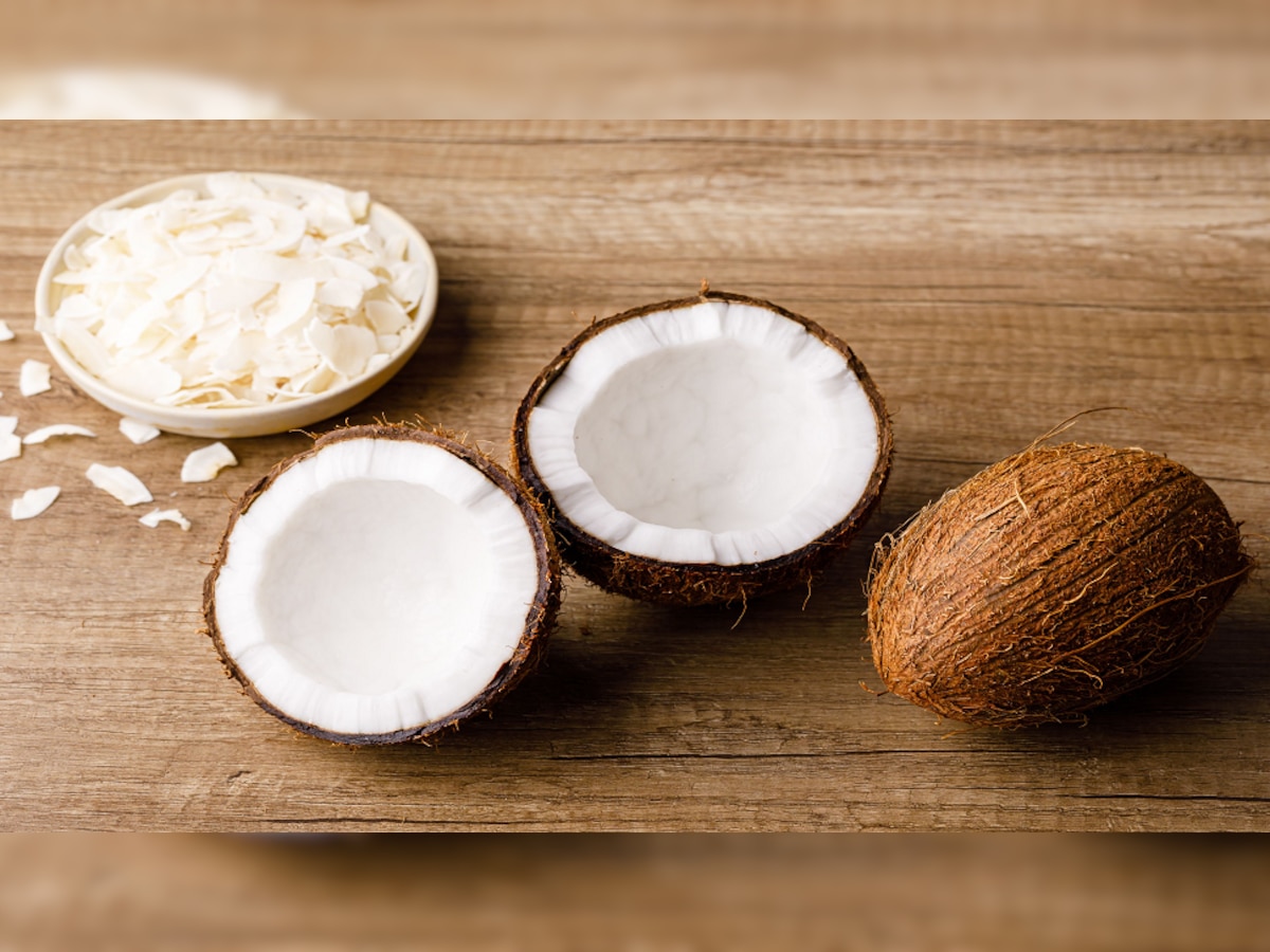 Coconut Benefits: खोबरं खाण्याचे फायदे तुम्हाला माहितीयत? title=