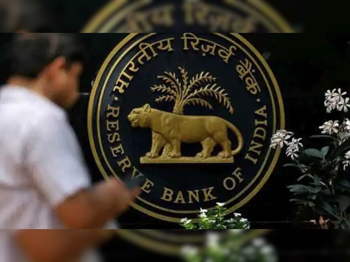 Monetary Penalty: RBI ने या मोठ्या सरकारी बँकेला ठोठावला 1 कोटींचा दंड, या बँकेत तुमचे खाते आहे का? title=