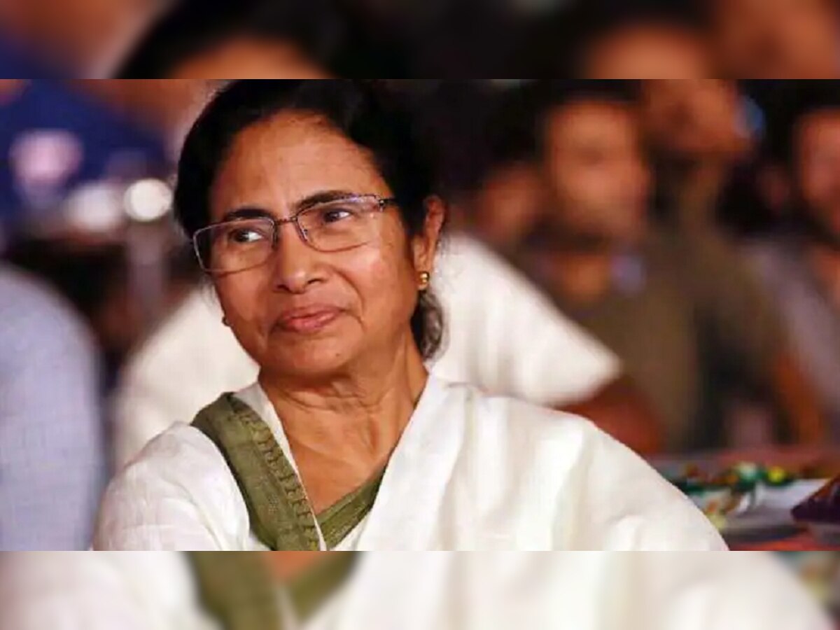 Mamta Banerjee | "ममता बॅनर्जी 2024 मध्ये पंतप्रधान होणार" title=